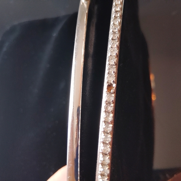 Velvet  Snap Closure Clutch Black - Picture 6 of 11